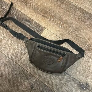 Cypress woods brown leather‎ fanny pack